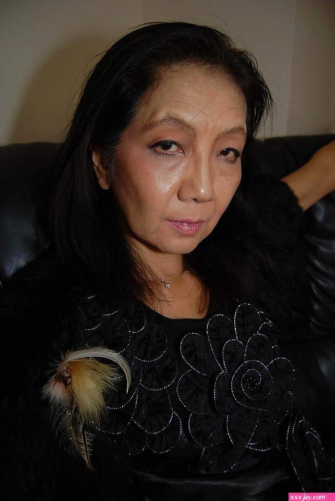 Pretty mature slut with hard nipples Setsuko hardcore masturbating