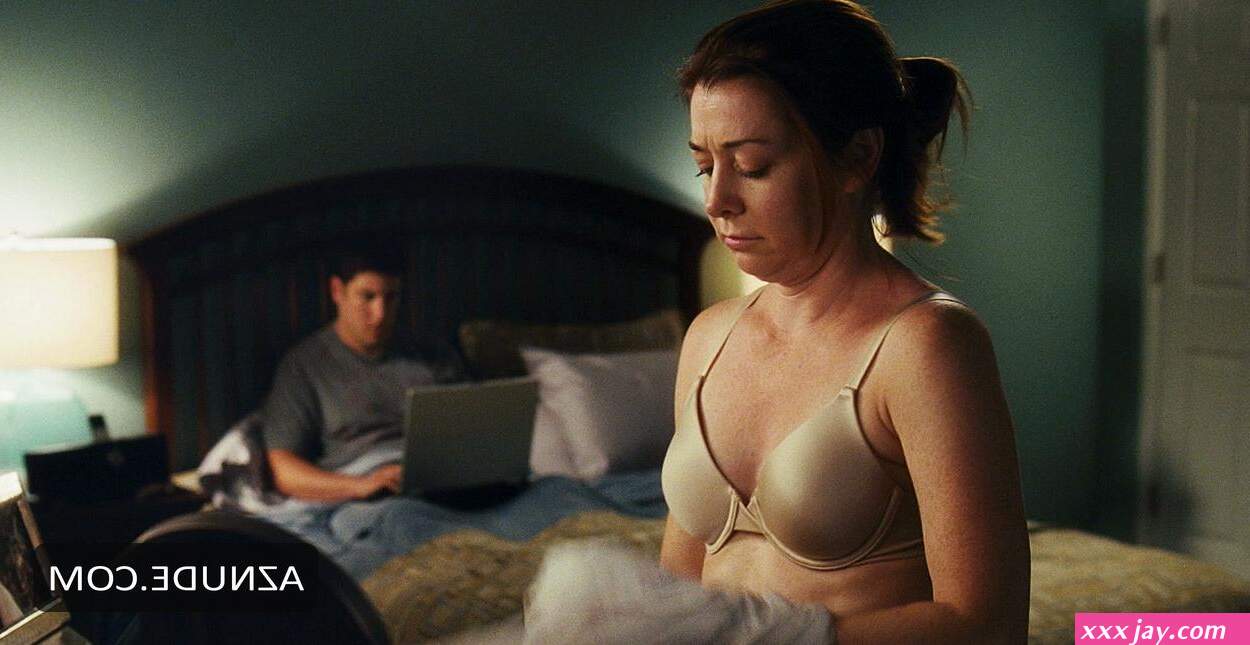 ALYSON HANNIGAN Nude