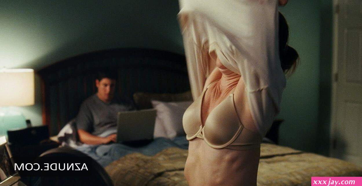 ALYSON HANNIGAN Nude