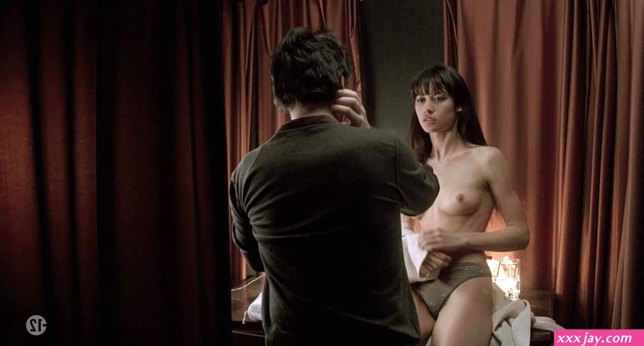 Naked Olga Kurylenko in Le Serpent ANCENSORED