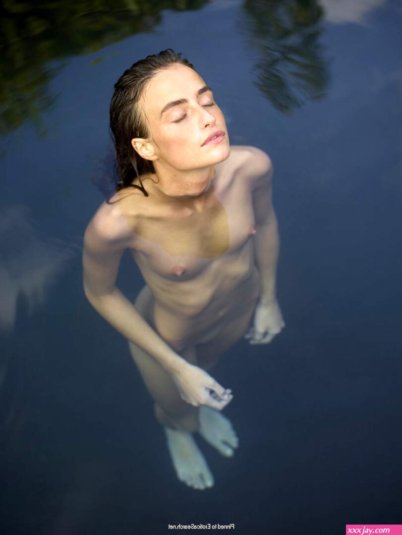 Naked skinny teen with small tits standing in water :: EroticaSearch.net