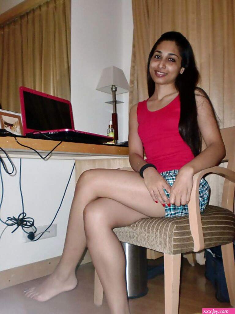 Sexy Desi Girl Nude Shower Exposing Hot Ass 001