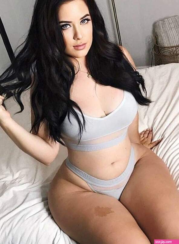 real curves on hot brunette pawg