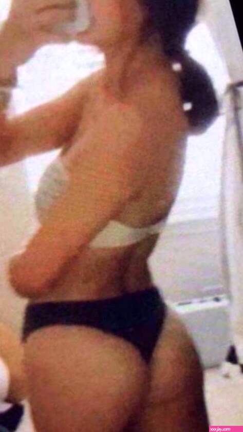 Georgi Vasilev on X: charlie damelio leaked booty picture!