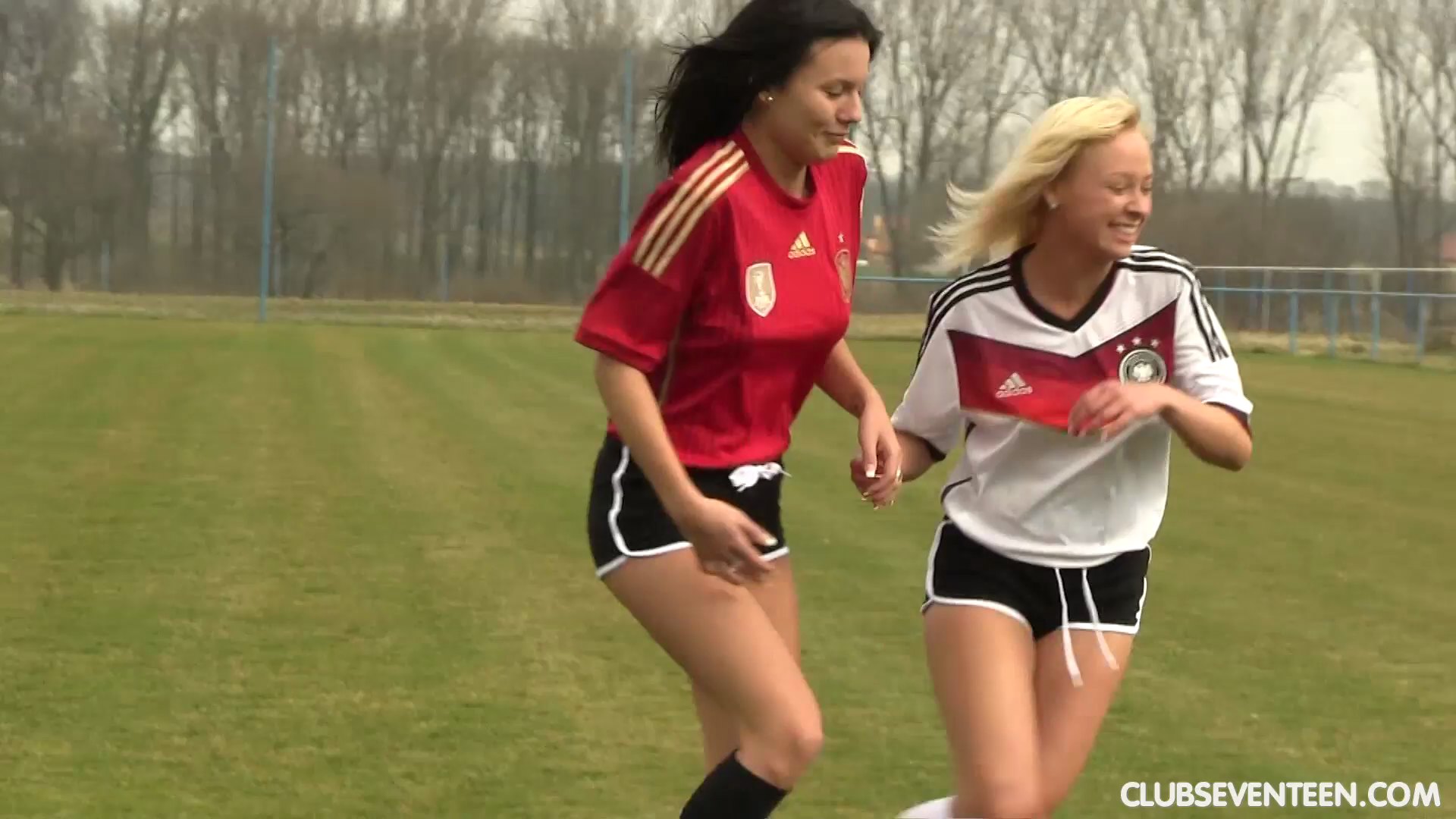 Soccer cuties on the pitch get lost in licking and tribbing