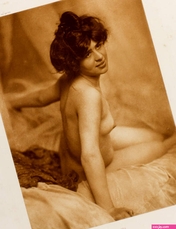 Akt-Studie Nude Study from the folio Der Kunst in der Photographie