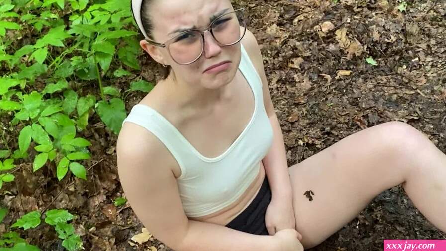 ANAL Hot brunette srede sin fisse og lidenskabeligt gav i stram rv