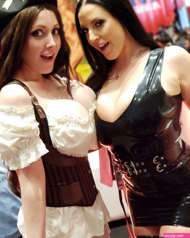 I might be a pirate. But Im not the only one plundering hearts and gazes. angelawhite is a sweetheart! angelawhite alinamasquerade pirategirl girlsinlatex latexgirl bigboobs busty