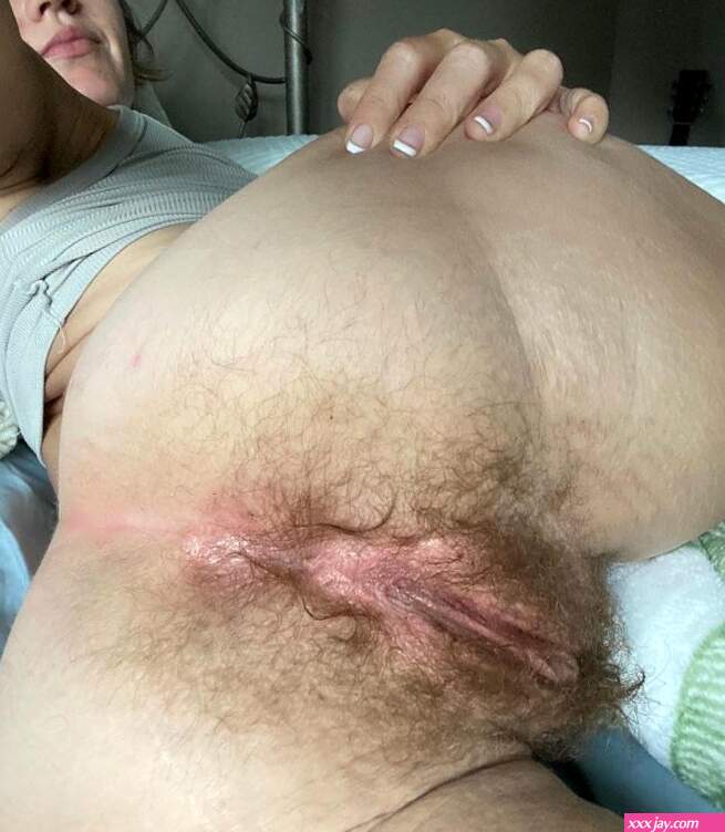 Do you think this ass needs an anal cream pie?