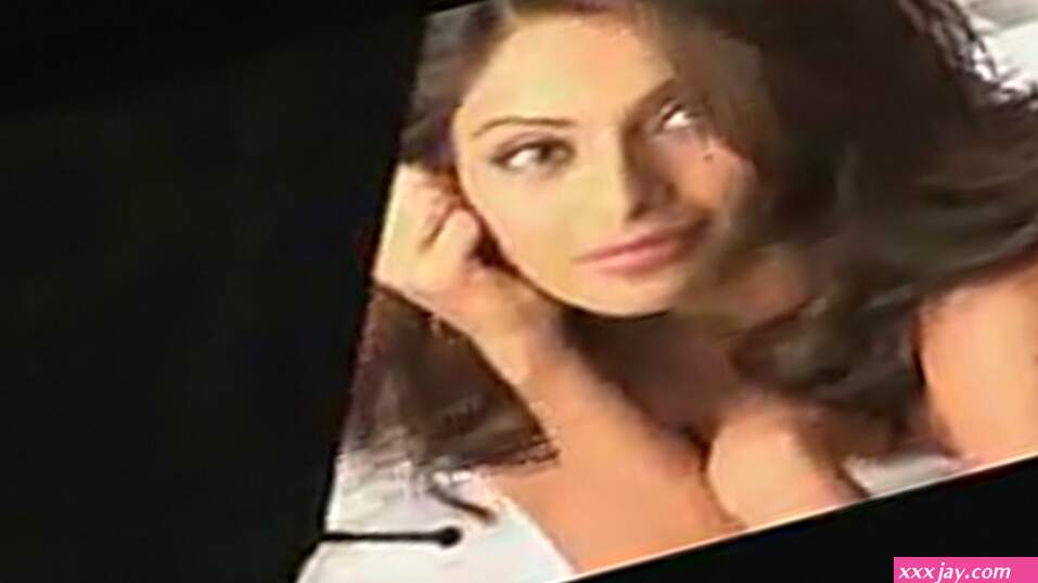 Bipasha Basu Video Making Of Dabboo Ratnani Calendar 201100261120-19-41