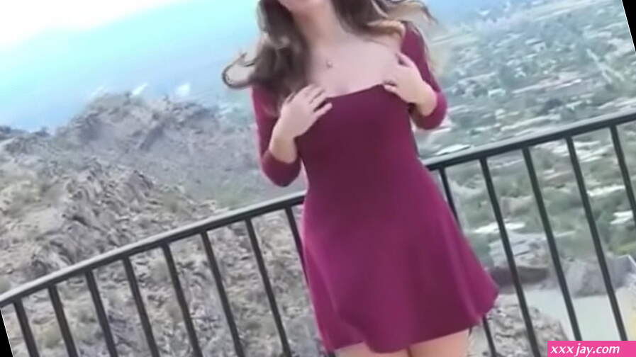 Amauter nice girl flash her boobs and accidentally pussy upskirt