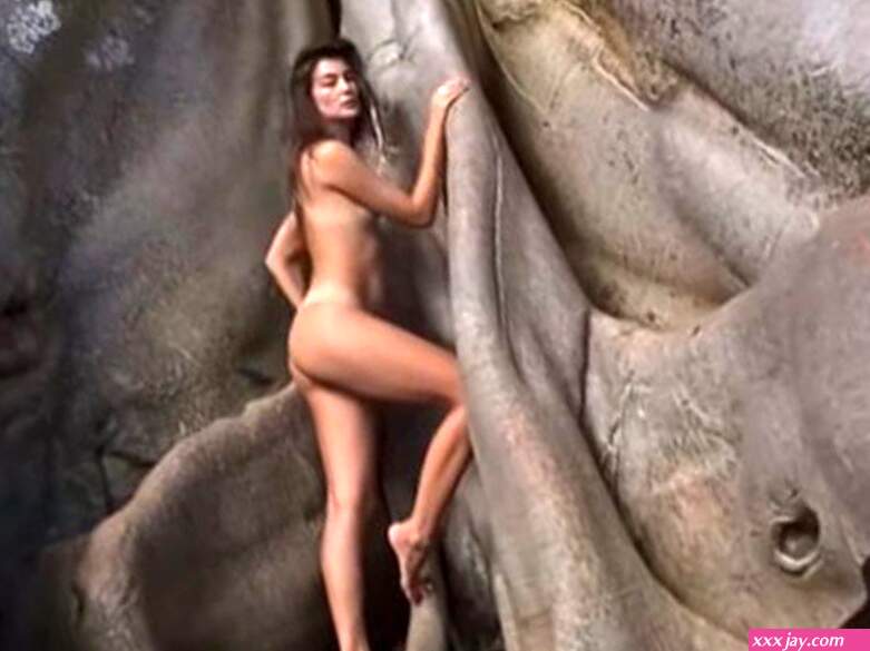 Influencer Alina Yoga banned from Bali over nude photos around ancient tree