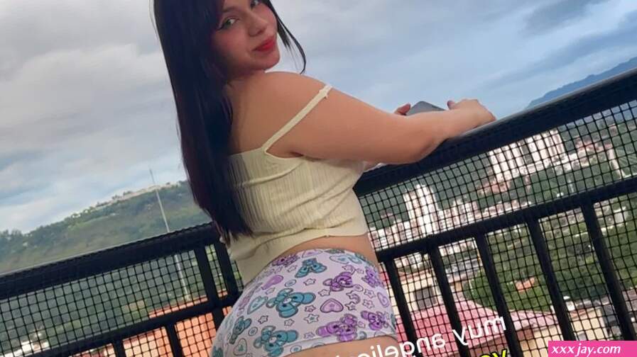 Beautiful Colombian with a big ass seduces her neighbor