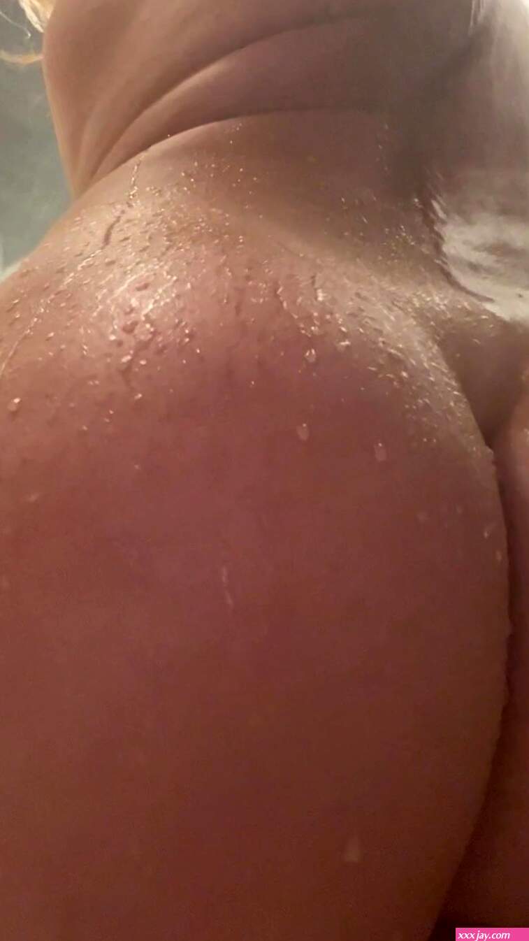 Danielle Cooper nude close-up ass from below Leaked OF Video