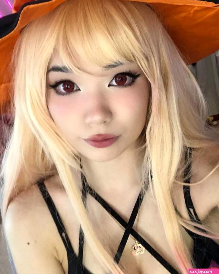 Emiru Cosplay