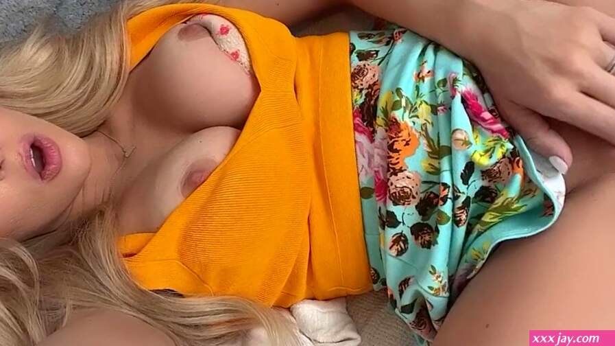 Horny slut cums from fingers on onlyfans