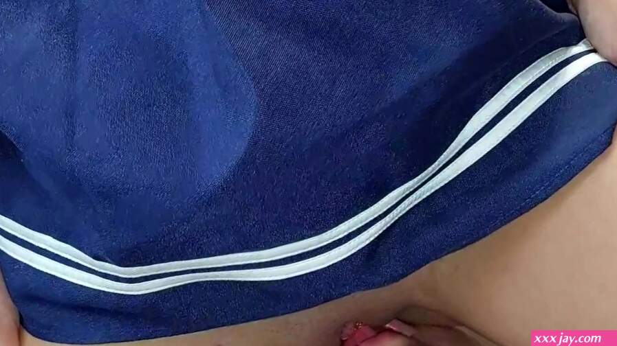 Sat on the face of a classmate made him lick her pussy