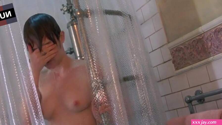Jennifer Jason Leigh Nude and Wet