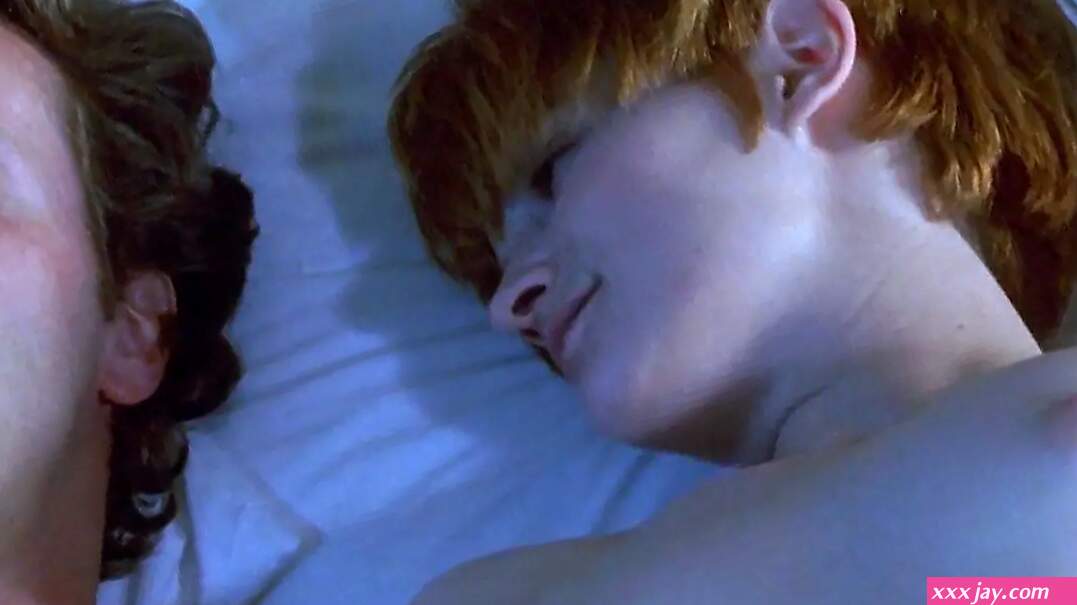 Anatomy of a Nude Scene: Jennifer Jason Leigh Gets the Drop on Bridget Fonda in Single White Female