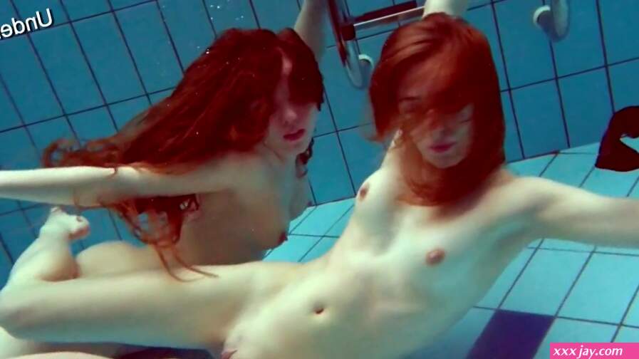 Diana und Simonna heie Lesben unter Wasser