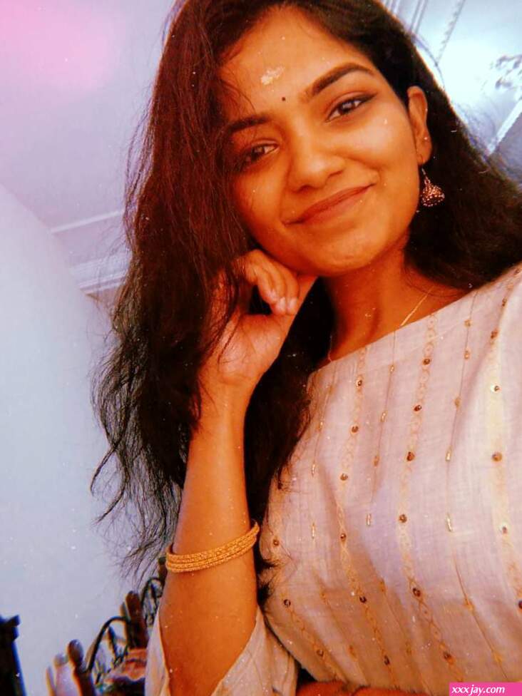 Rich Desi Malayali Girl nude Rare collections