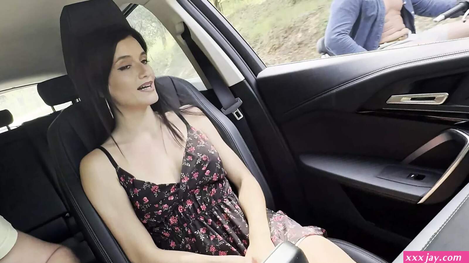 Car in forest Vidéos Porno