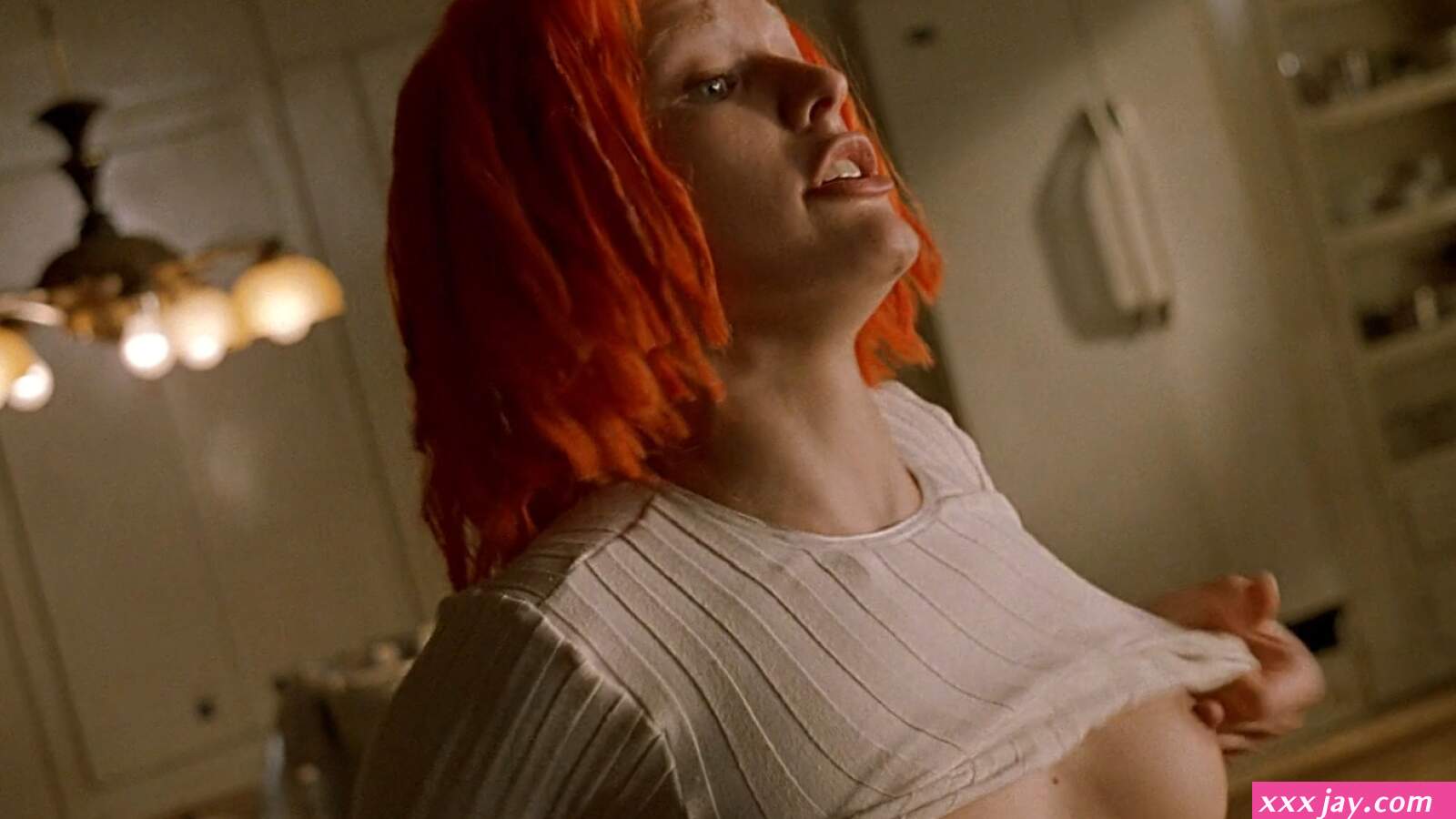 Naked Milla Jovovich in The Fifth Element ANCENSORED