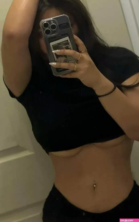 Ngan Nguyen nude