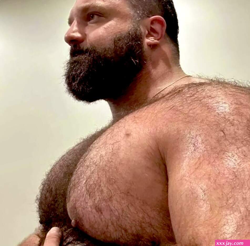 Hot hairy bodybuilder with massive huge round pecs nipples displaying his sexy chest. Pure perfection muscle muscleworship hothunk massivebodybuilder bigmuscles menarehot MuscleStud