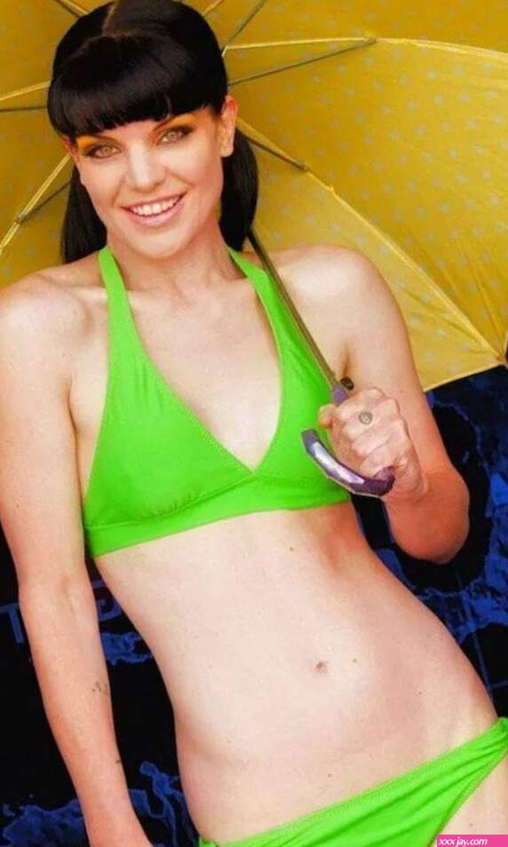 Pauley Perrette Sexy Photos Collection