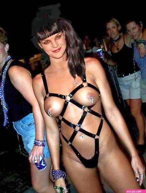 Pauley Perrette Public Voyeur Nudes 001 Celebrity Fakes 4U