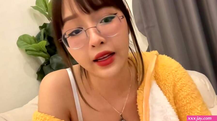 Wanlang asks for OnlyFans gentle glasses contrast girl deerlong private photo collection the best of the best natural meat urinal pure girl shows superb oral sex oral cum swallowing 3 -AVJB