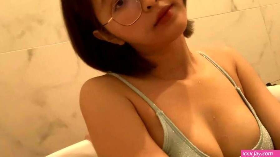 Wanlang asks for OnlyFans gentle glasses contrast girl deerlong private photo collection the best of the best natural meat urinal pure girl shows superb oral sex oral cum swallowing 20 -AVJB