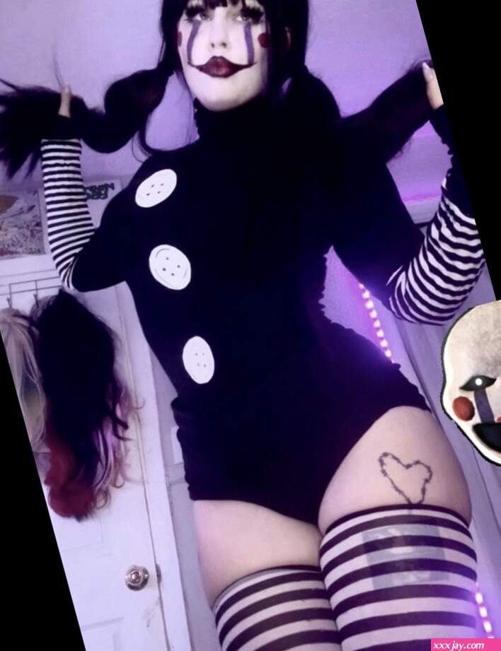 comment mommy for a cosplay nudie