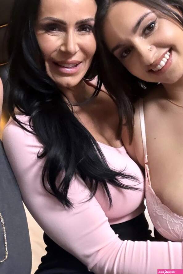 What happens in Vegas never stays in Vegas.. thank u onlyfans was fun MaxFillsUrMom HaileyRoseFucks vanessaaaxv make sure your following them also to see what they might post :