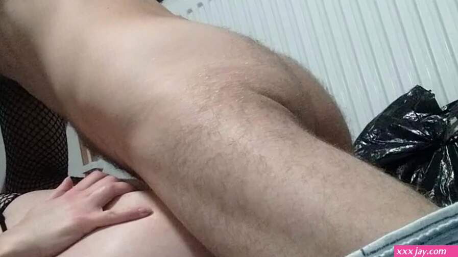 Filling her pussy with piss