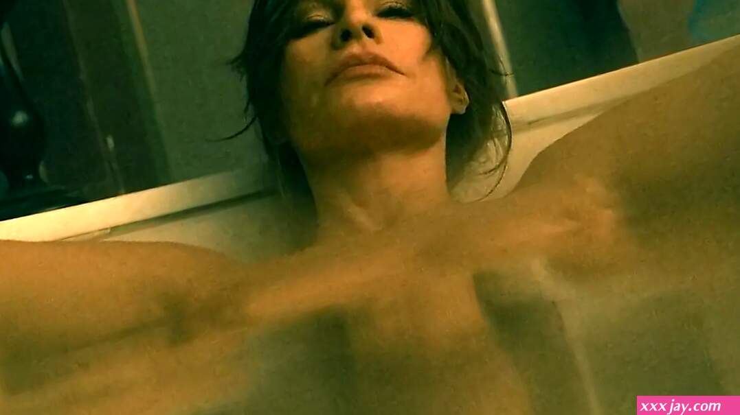 Sofia Vergaras First Nude Scene Bryce Dallas Howards Opies!