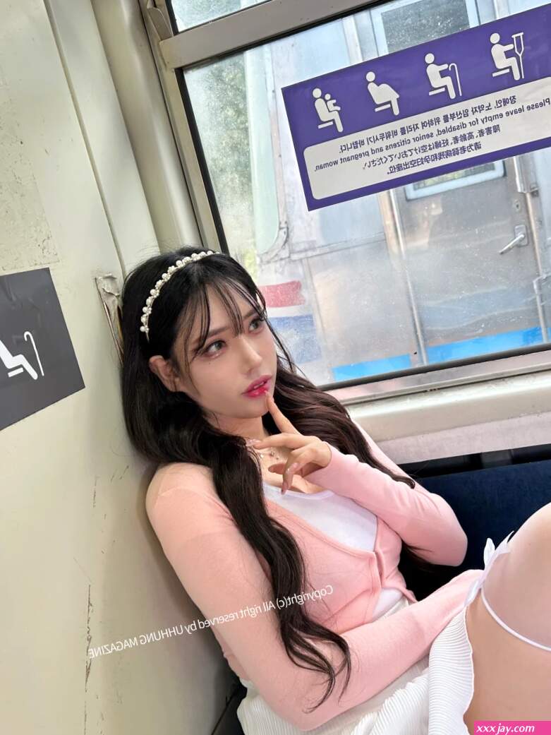 UHHUNG MAGAZINE Hani : The Girlfriend on The Subway