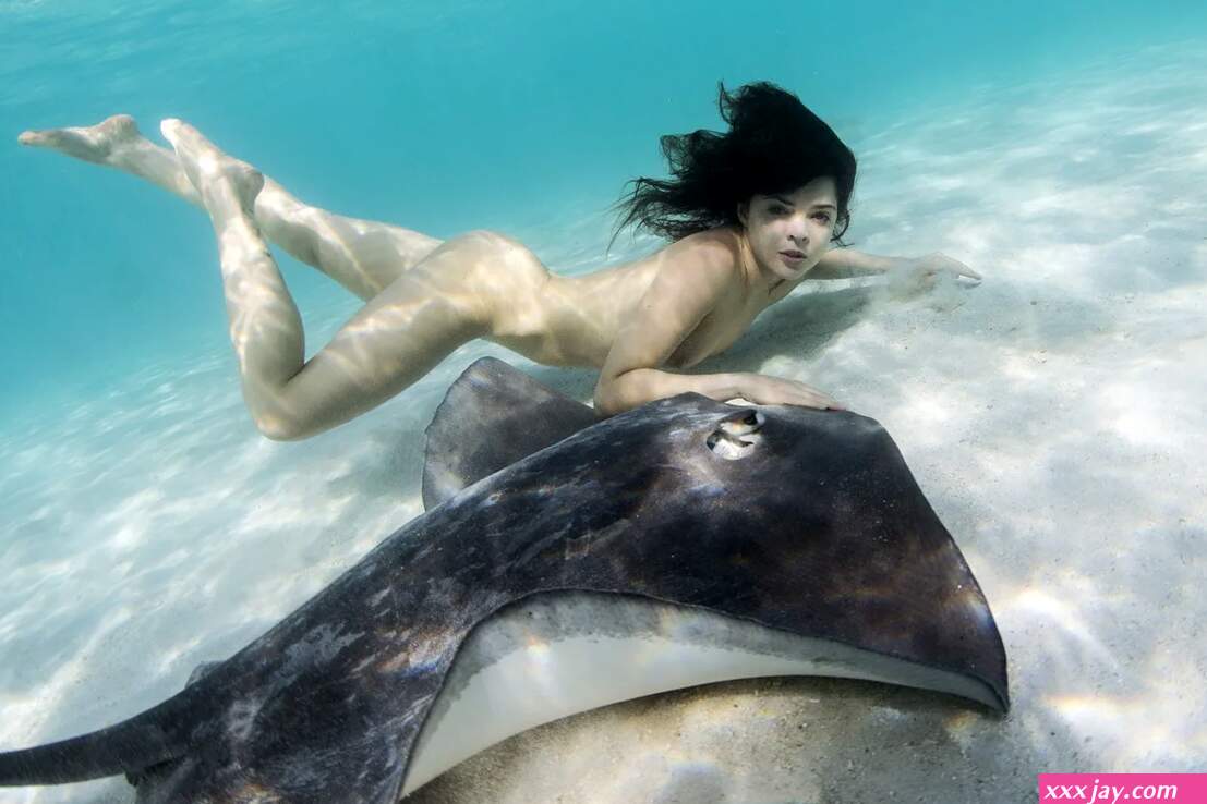 Underwater Nudes SMARTSHOT