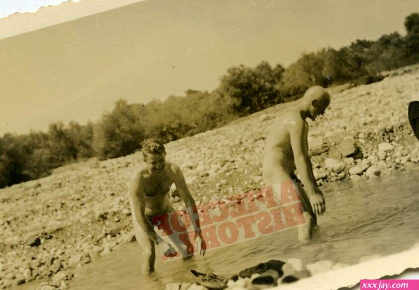 WW2 ORIGINAL GERMAN NUDES PHOTO NUDE NAKED NACKTE SOLDIERS BATHING