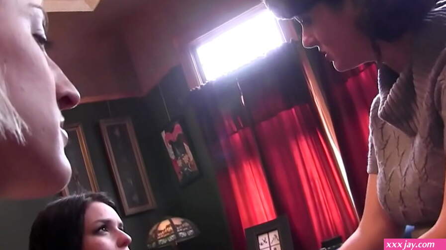 LESBIAN DOMINATRIX