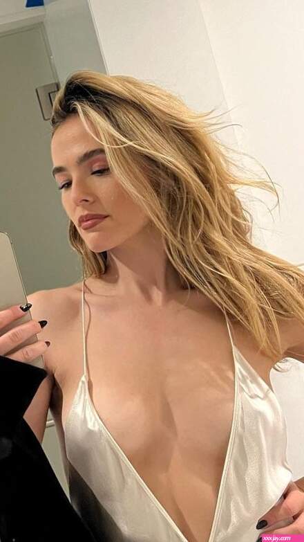 Zoey Deutch