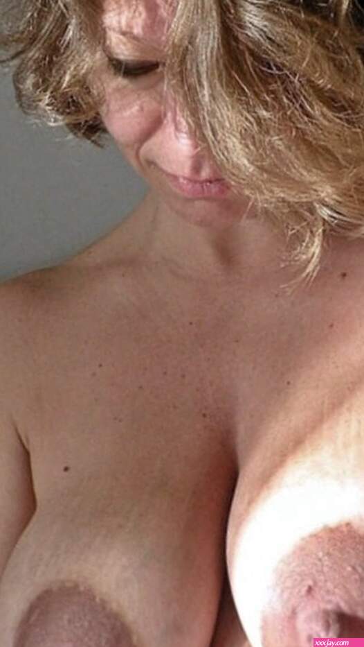 MATURE TITS WITH BIG NIPPLES