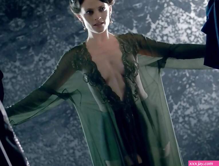 Lara Pulver
