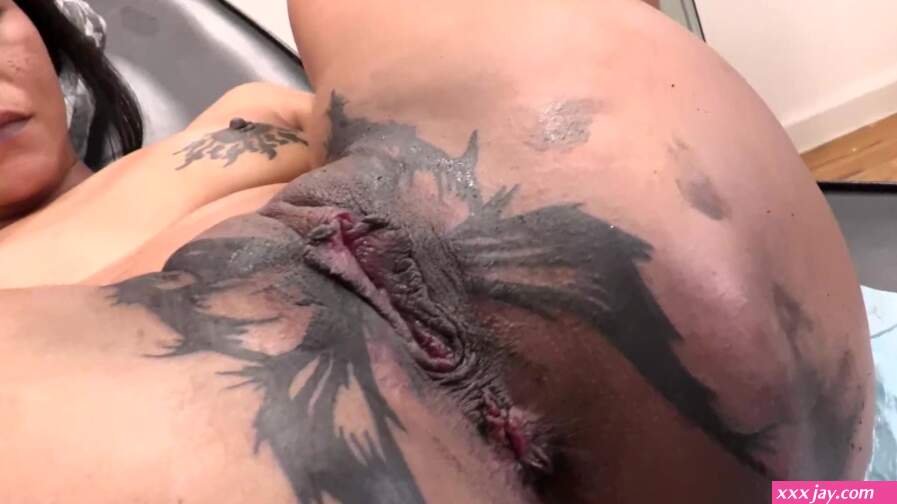 Sindy Ink Pussy Wide Open For Tattoo