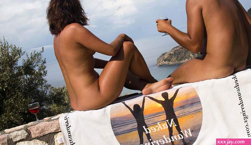 How to Become a Nudist Blogger