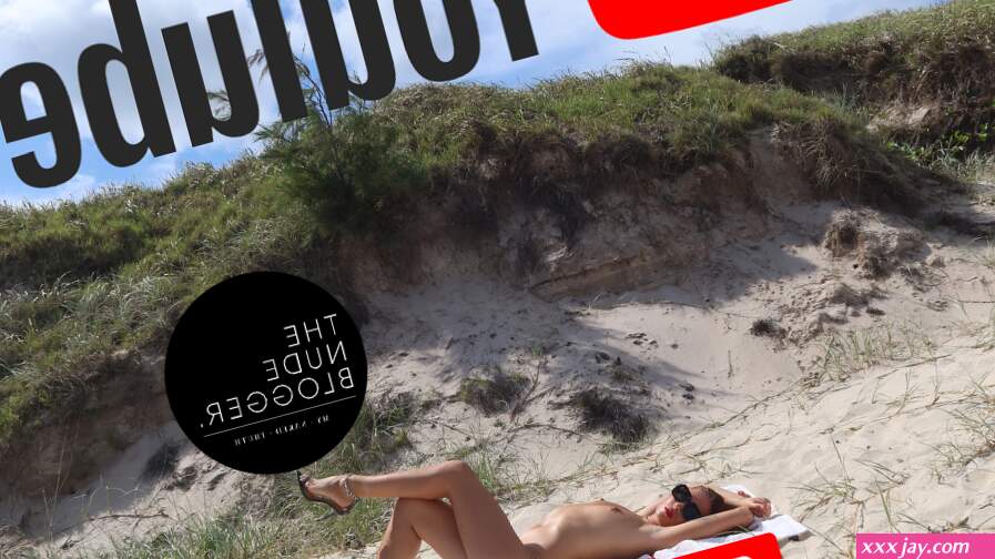 the nude blogger.